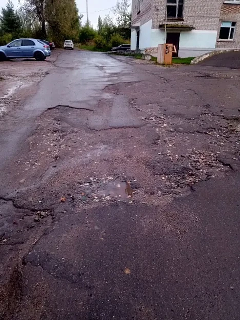 Дорога, ведущая в больницу Кинешмы, нуждается в ремонте